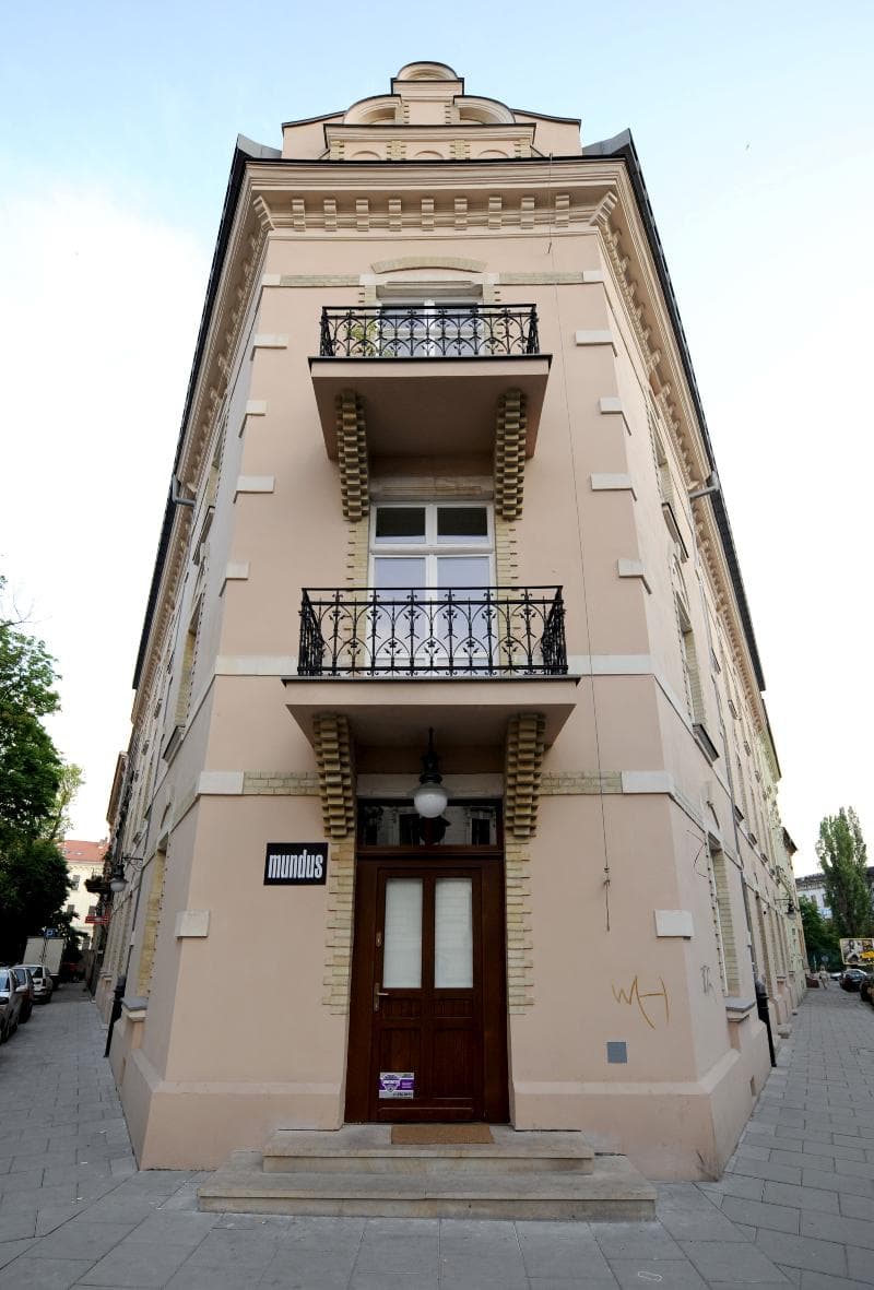 Crystal Suites Old Town 4
