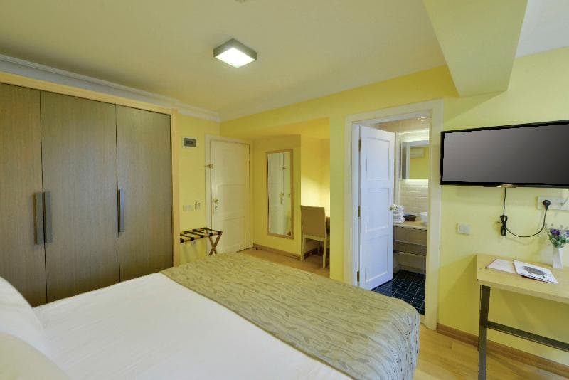 Agora Life Hotel 3