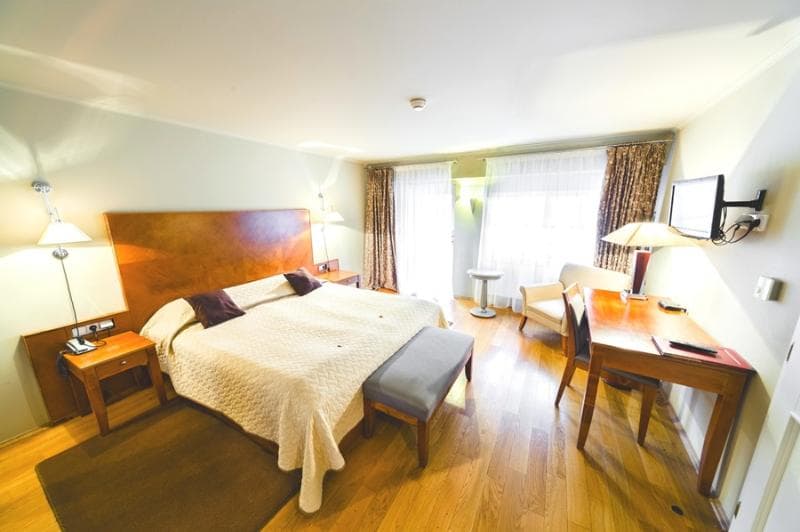 The Golden Wheel Hotel 3