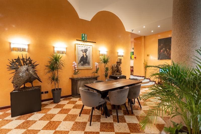 Hotel Regina Milan 4