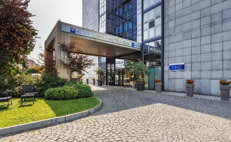 IH Hotels Milano Lorenteggio photo 1
