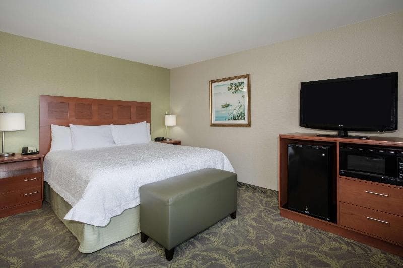 Hampton Inn & Suites Astoria 4