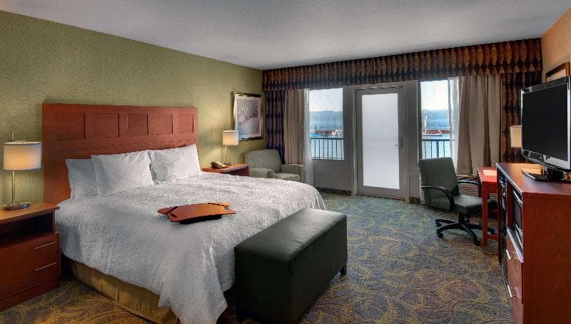 Hampton Inn & Suites Astoria 5