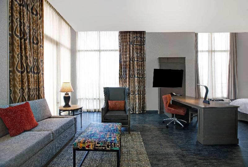 Hampton Inn & Suites Austin @ The University/Capitol 4