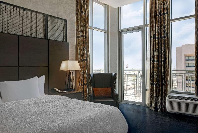 Hampton Inn & Suites Austin @ The University/Capitol 5