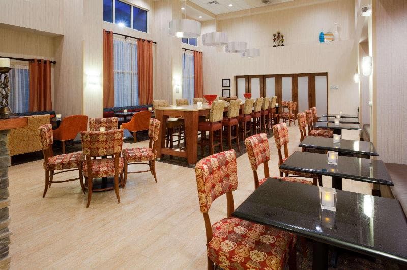 Hampton Inn & Suites Minot Airport 3