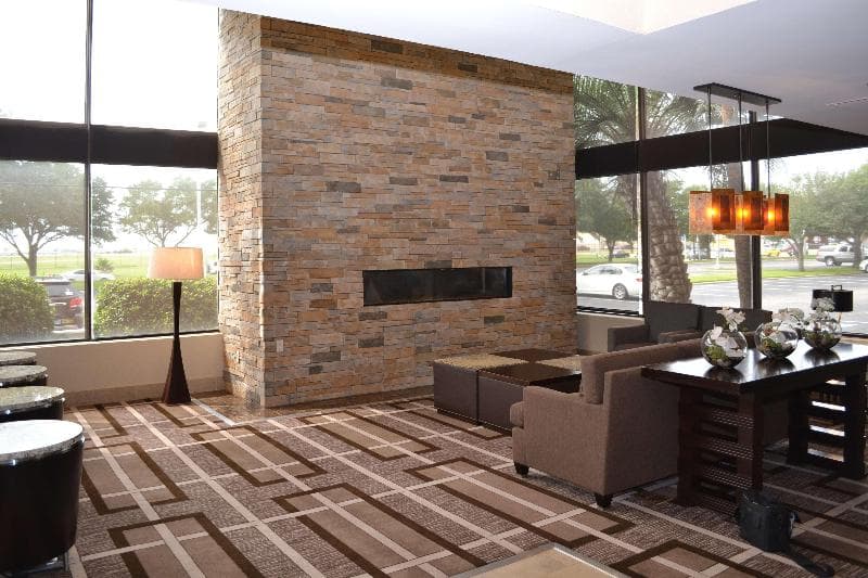 DoubleTree by Hilton Hotel Houston Hobby Airport 5