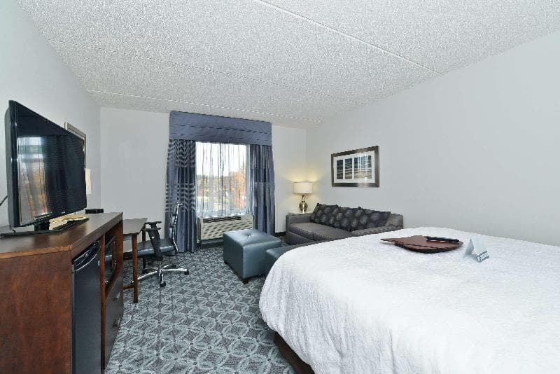 Hampton Inn & Suites Greensboro/Coliseum Area 4