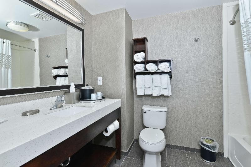 Hampton Inn & Suites Greensboro/Coliseum Area 5