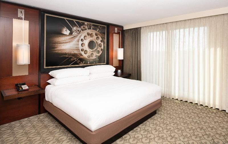 DoubleTree by Hilton Hotel & Suites Charleston Airport 2