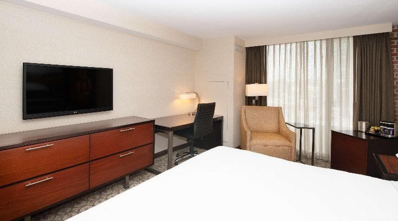 DoubleTree by Hilton Hotel & Suites Charleston Airport photo 1