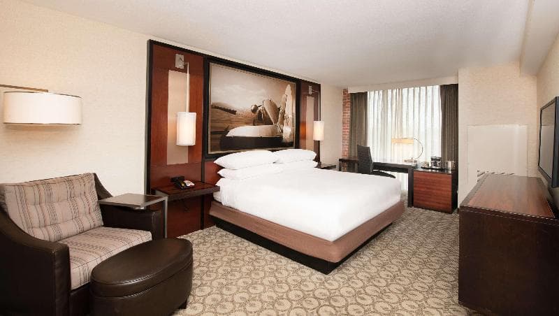 DoubleTree by Hilton Hotel & Suites Charleston Airport 4