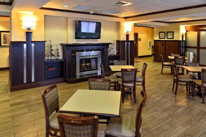 Hampton Inn Geneseo 3