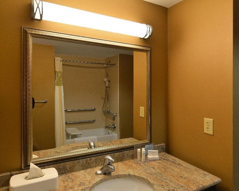 Hampton Inn Geneseo 4