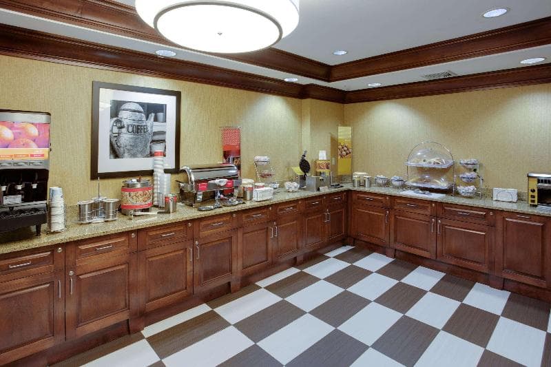 Hampton Inn Auburn 3