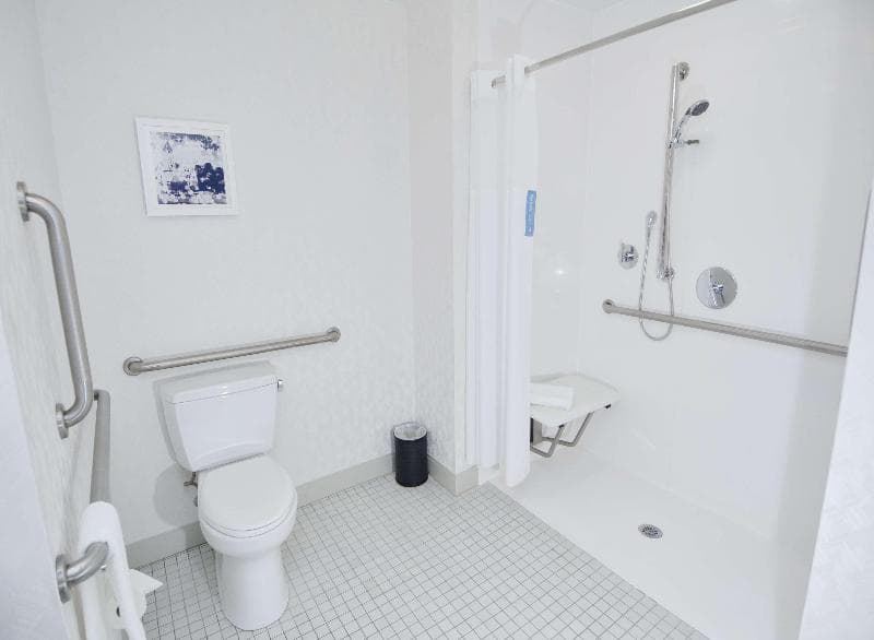 Hampton Inn Auburn 5