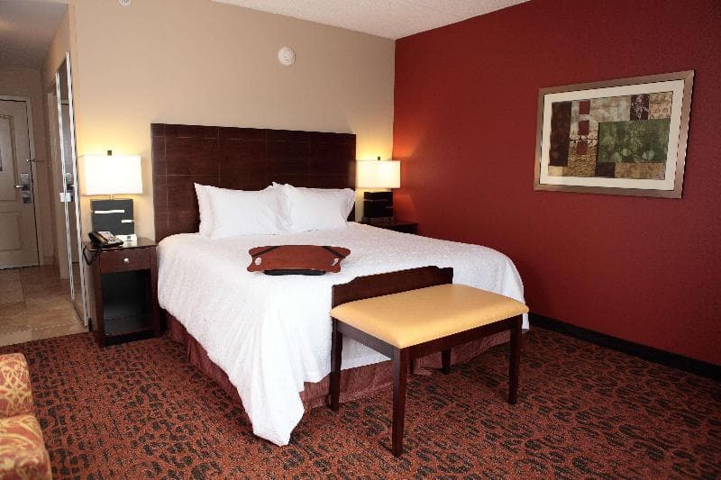 Hampton Inn Milan 5