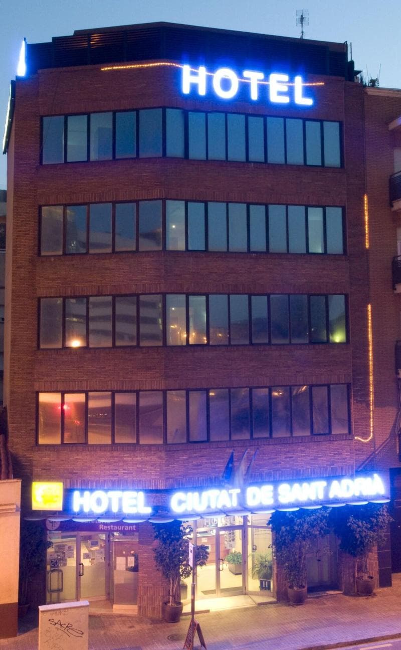 Hotel Ciutat de Sant Adria 4