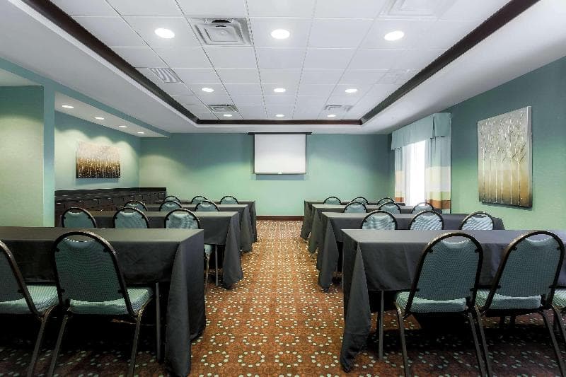 Hampton Inn & Suites Wheeling-The Highlands photo 1