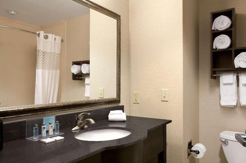 Hampton Inn & Suites Mansfield 4