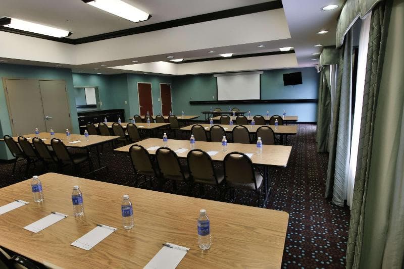 Hampton Inn & Suites Middlebury photo 1