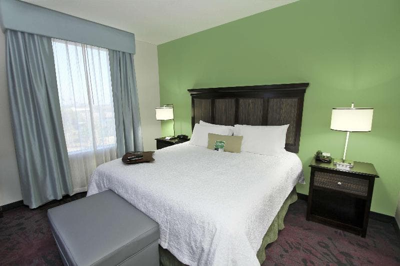 Hampton Inn & Suites Winnie 4