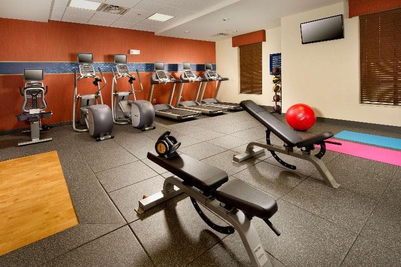 Hampton Inn Cleveland 2