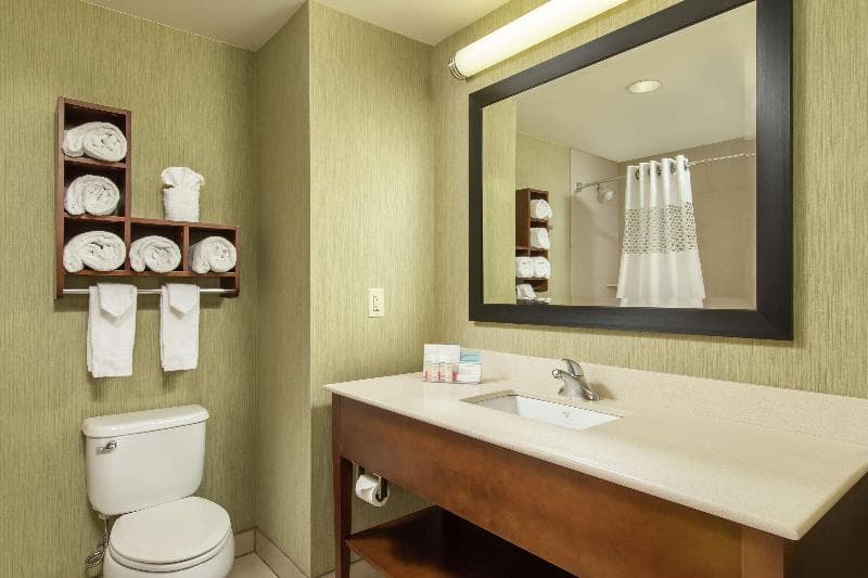 Hampton Inn Cleveland 4
