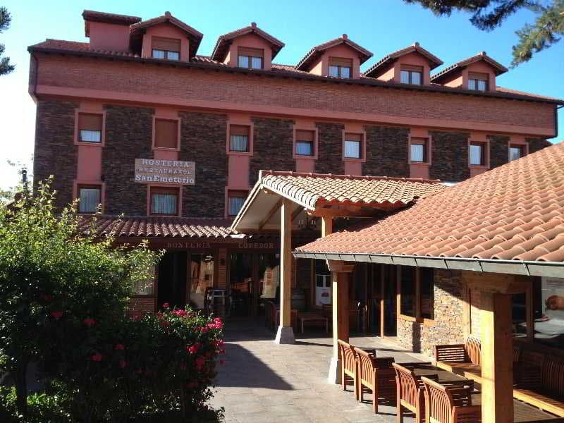 Hosteria San Emeterio main