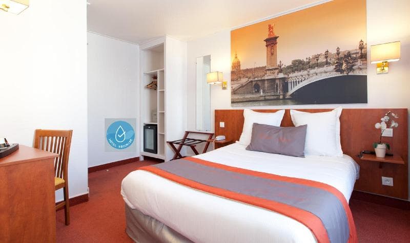 Alyss Saphir Cambronne Eiffel 1