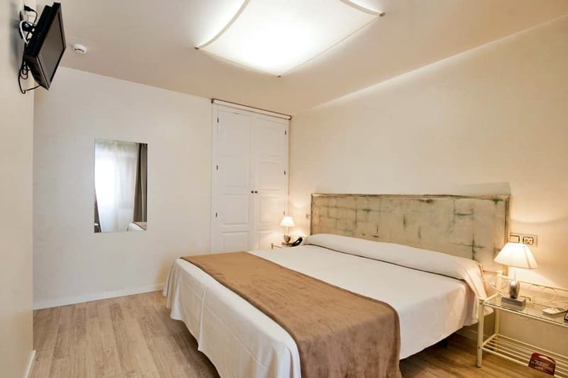 YIT Puerta Bisagra photo 1