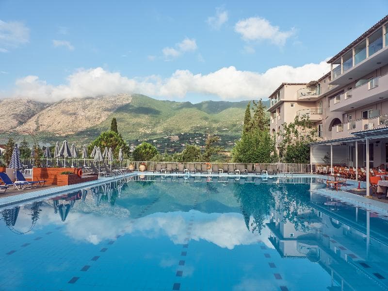 Koukounaria Hotel & Suites 3