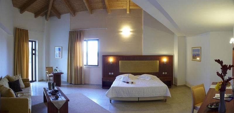 Parnis Palace Hotel 5