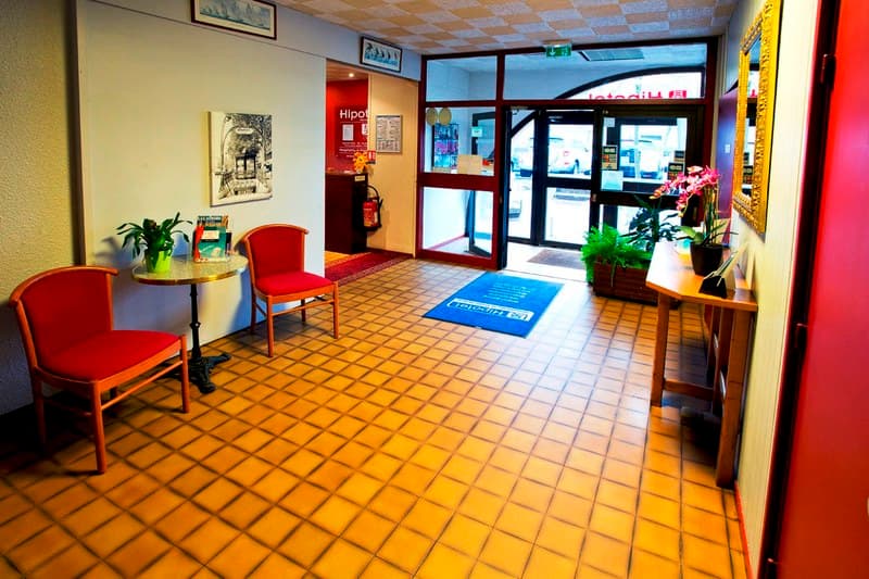 Hipotel Paris Marne la Vallée main