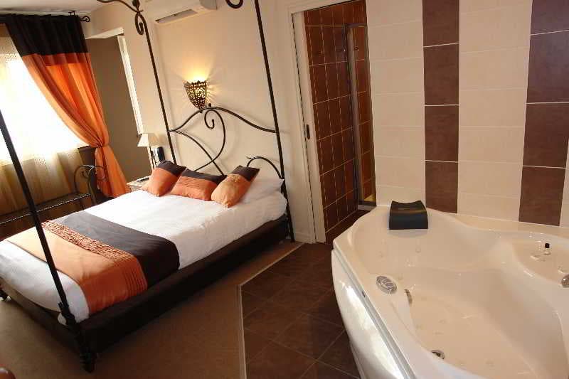 Brit Hotel Olympia 4
