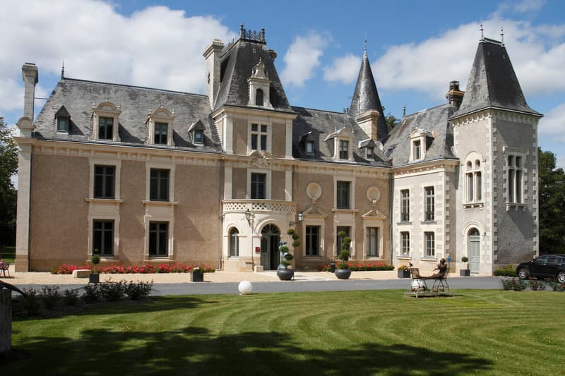 Château de la Barbinière main