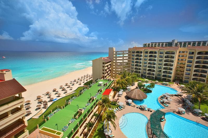The Royal Islander - An All Suites Resort 3