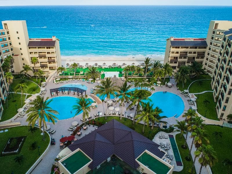 The Royal Islander - An All Suites Resort 2