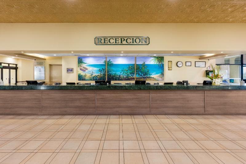 The Royal Islander - An All Suites Resort 4