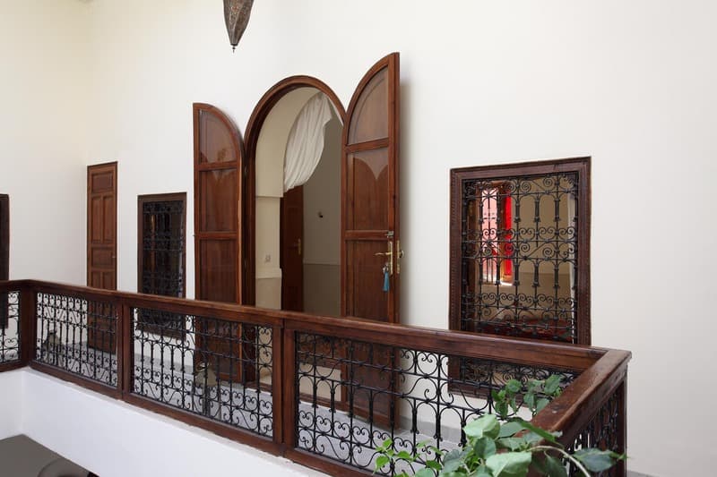 Riad White Flowers 2