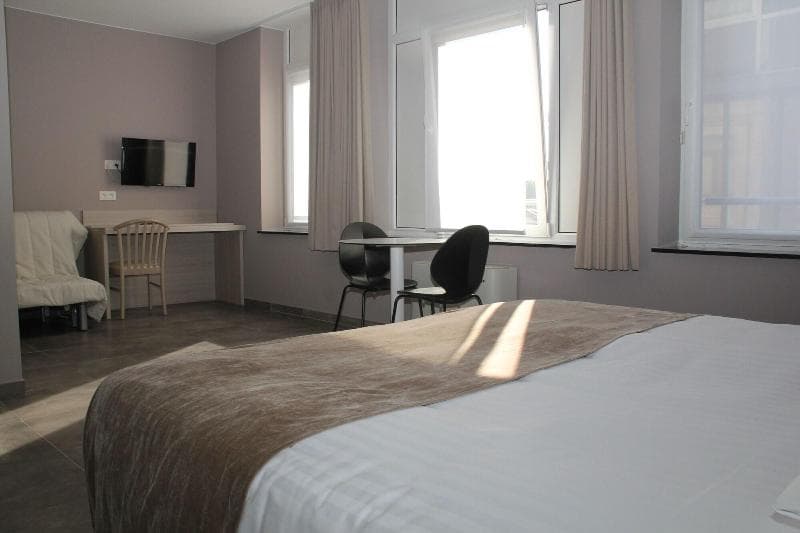 Hôtel-Selfotel La Louve 4