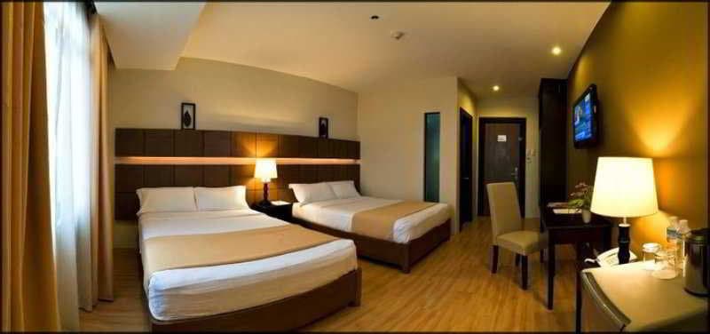 The Pinnacle Hotel and Suites 5