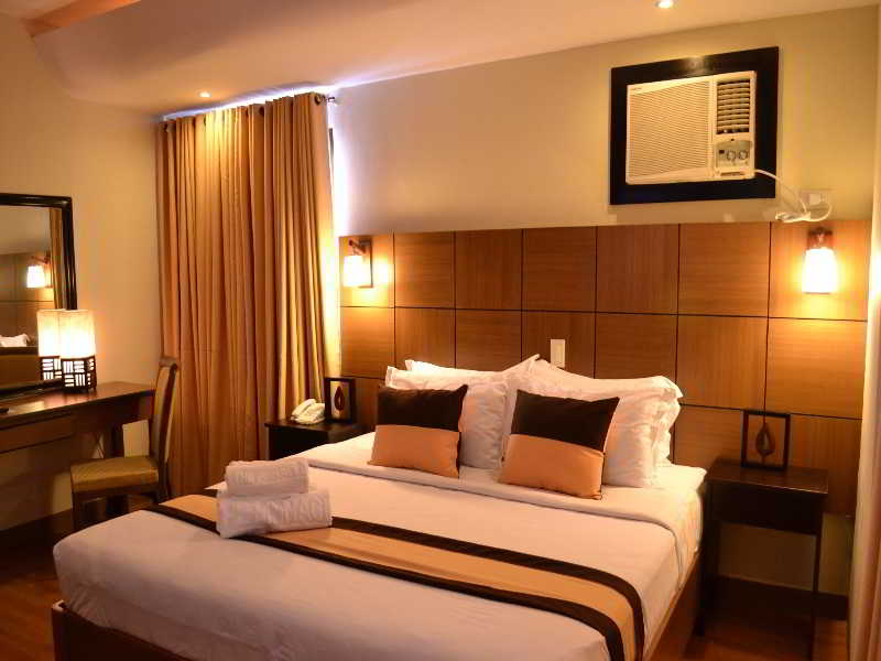 The Pinnacle Hotel and Suites 4