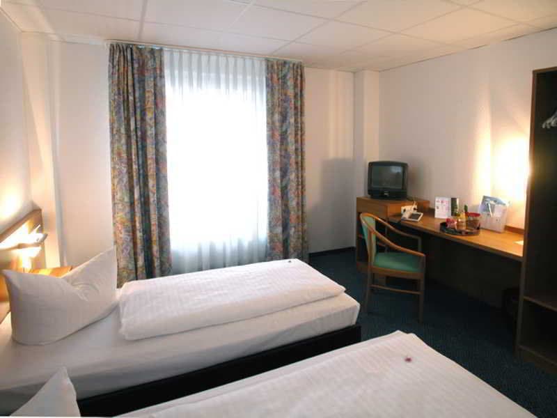 Center Hotel Drive Inn 5