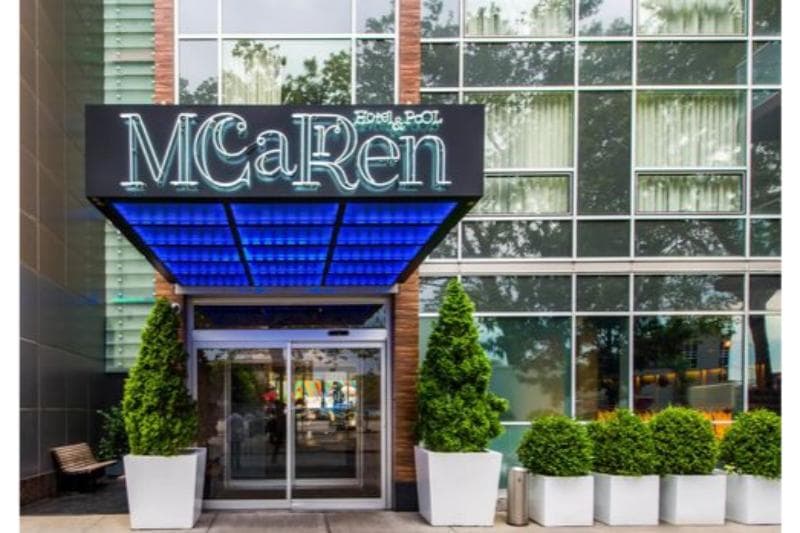 Mccarren Hotel & Pool 4