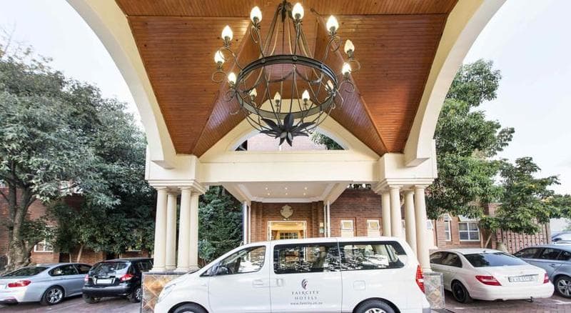 Premier Hotel Quatermain 4