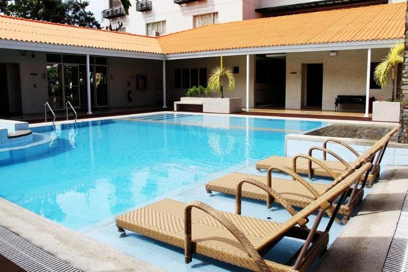 Court Meridian Hotel & Suites main