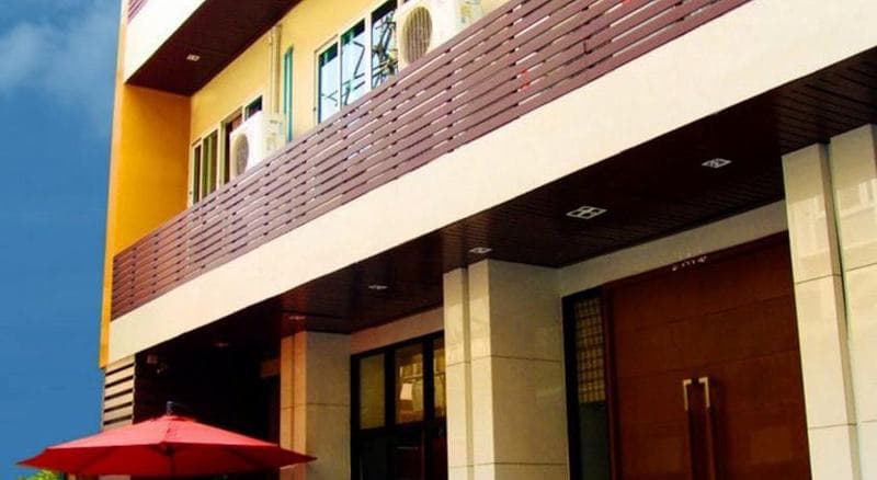 iCheck inn Silom Soi 28 main