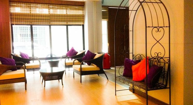 iCheck inn Silom Soi 28 4
