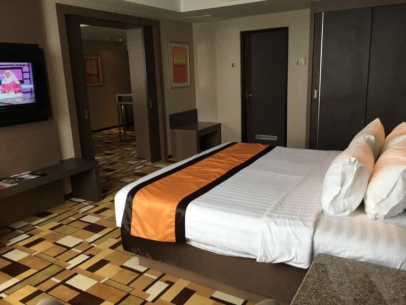 Grand Paragon 4